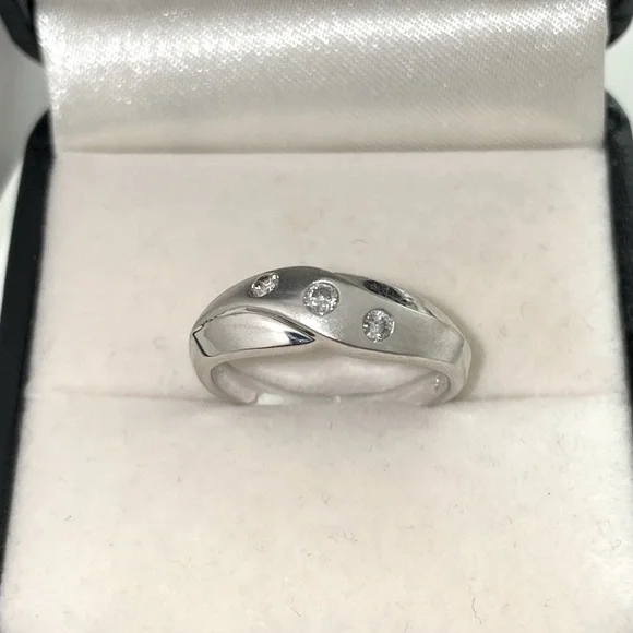 Solid 14K White Gold Natural Round Cut Natural Diamond Trio Modern Ring